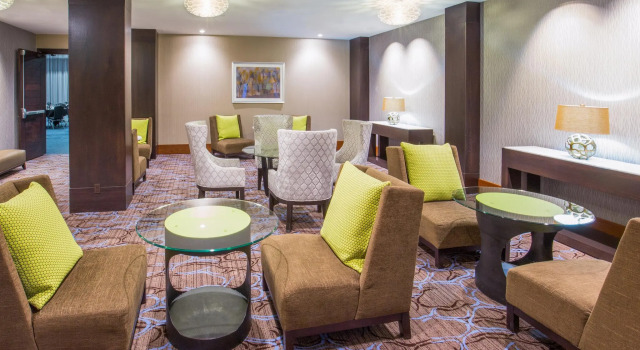 Кровать в общем номере Skybridge Seattle Airport Hotel