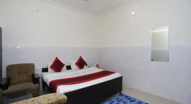 Номер Deluxe OYO 12868 Hotel City Lite