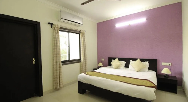 OYO 9885 Home Exotic 1 BHK Candolim, Rezerwuj Hotel Hotele w North Goa z parkingiem, Parking