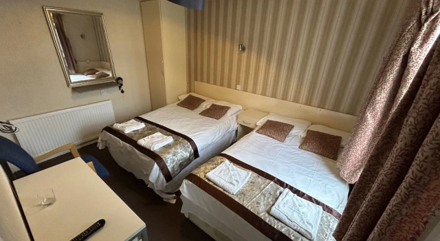 Четырёхместный номер Earls Court Hotel