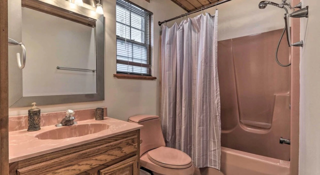 Коттедж Home w/ Hot Tub, Fire Pit, Koi Pond: Walk to Lake!