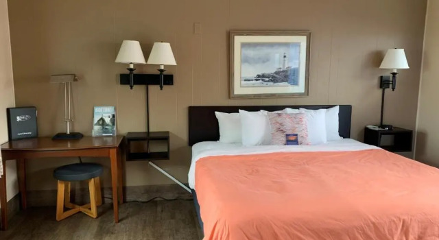 Beachfront Inn, Забронировать Отель Отели Бейлис-Харбора с завтраком, рядом с Пивоваренная компания округа Дор, Завтраки
