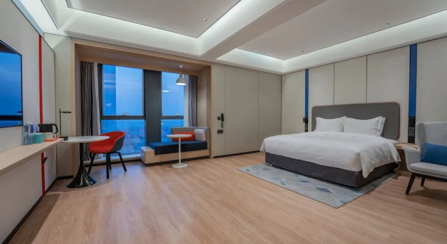 Двухместный номер Standard Holiday Inn Express Qingdao Northern West Coast by IHG