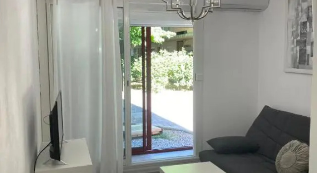 Beau studio dans résidence calme avec parking gratuit, Забронировать Отель Экс-ан-Прованс Буш-дю-Рон