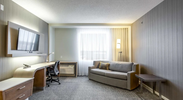 Двухместный люкс Courtyard by Marriott Montreal West Island/Baie D’Urfe