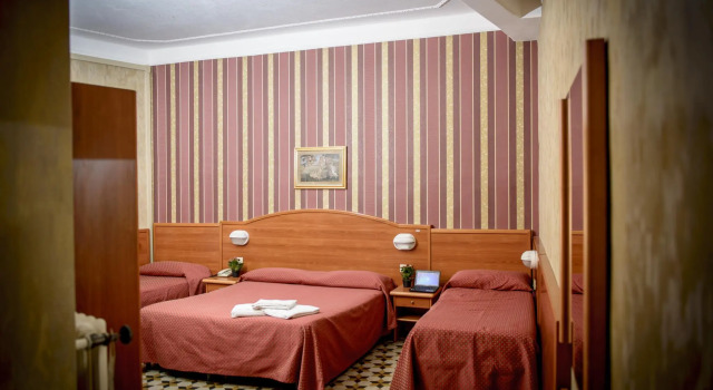 Четырёхместный номер Hotel Emmaus