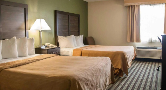 Четырёхместный номер Standard Quality Inn & Suites Loves Park near Rockford