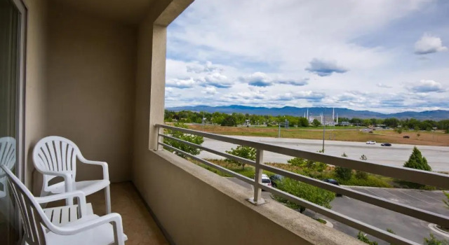 Двухместный люкс с балконом Oxford Suites Boise