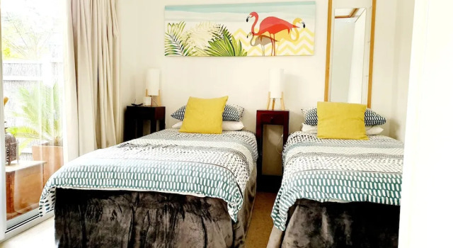 Amaranthine Abodes, Book Hotel Red Hill 