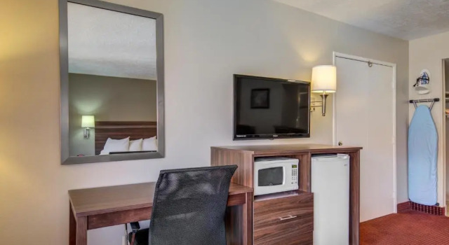Полулюкс Econo Lodge St George North - Near Pioneer Park