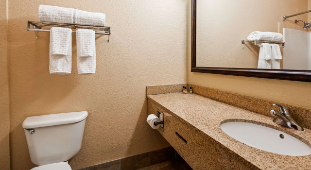 Четырёхместный номер Best Western Plus Strawberry Inn & Suites