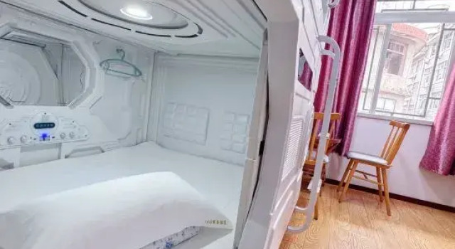 Капсула Economy 168 Business Hostel