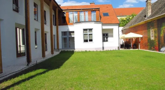Pilvax Hotel Kalocsa, Rezervovat Hotel Wellness hotely v Southern Great Plain, SPA