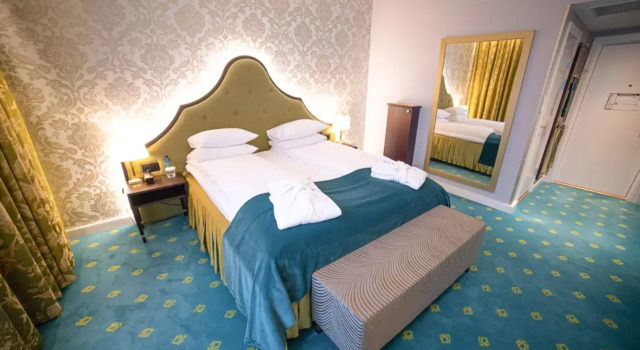 Полулюкс Hotel Bristol
