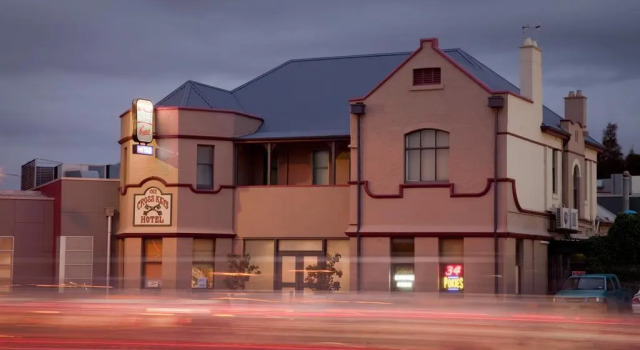 Cross Keys Hotel, Book Hotel Cavan South Australia