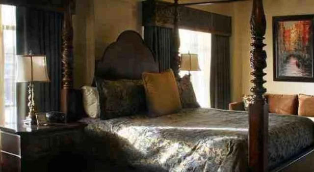 Baker, Boek Hotel Sint Charles 