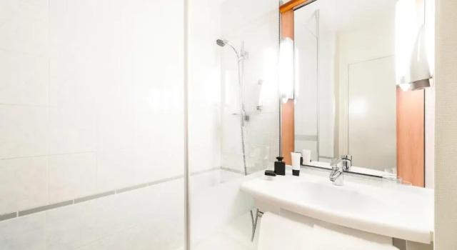 Четырёхместный семейный номер Standard ibis Montélimar Nord