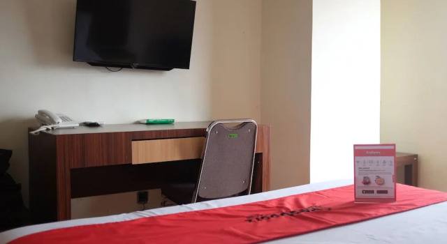 Двухместный номер Standard RedDoorz Plus near Senen