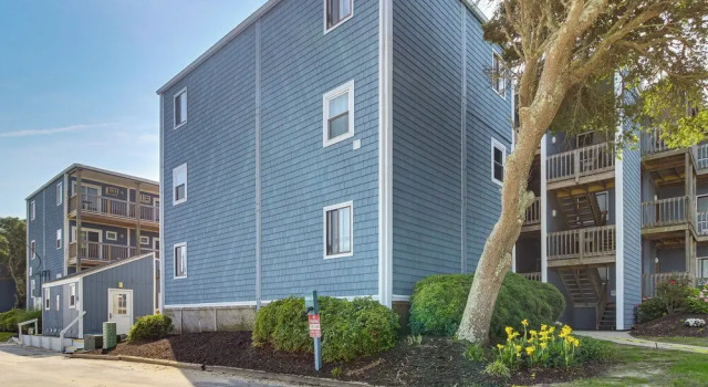Walk to Ocean: North Topsail Beach Gem w/ Balcony!