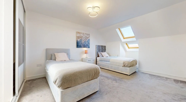 Tms Lovely 5-bed House in Stanford-le-hope