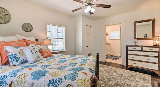 Коттедж Blue Dolphin' Cottage: Walk to Galveston Seawall!