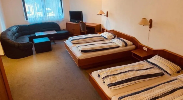 Hotel -Pension-Weller, Забронировать Отель Мюльхайм-на-Майне земля Гессен