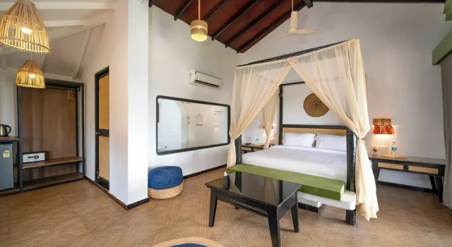 Шале Goa Crescent Resort - A Hilltop Seaview Escape