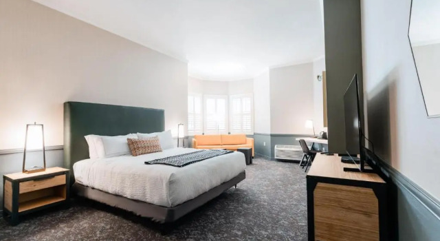 Standard Zimmer Hotel NoBo Cascade, Tapestry Collection by Hilton