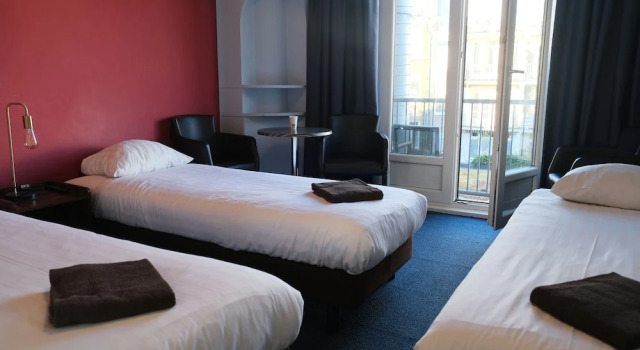 Трёхместный номер Standard с балконом Hotel Abba