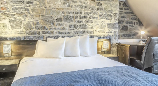 Hotel Louisbourg