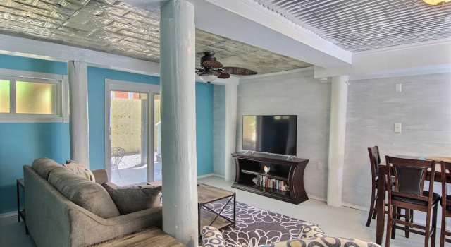 4 Palms 628 by RedAwning