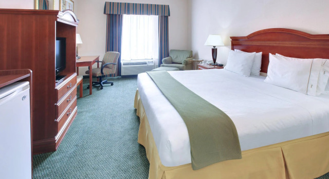 Номер Standard Holiday Inn Express Hotel & Suites Cleveland by IHG