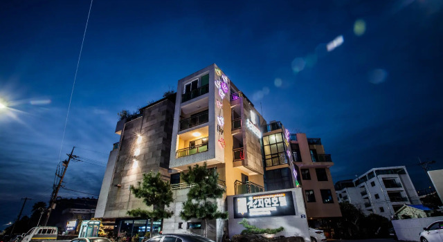 Номер Standard Cheonjiyeon Hotel