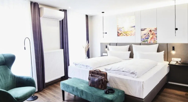 Полулюкс с балконом Design- und Kunsthotel München