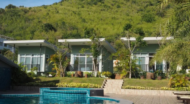 Четырёхместный номер Standard Mountain View resort Pranburi เพจหลัก