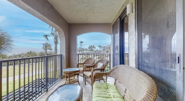 Номер Standard Beachfront Condo With Beach Access, Balcony, AC, Pool & Tennis