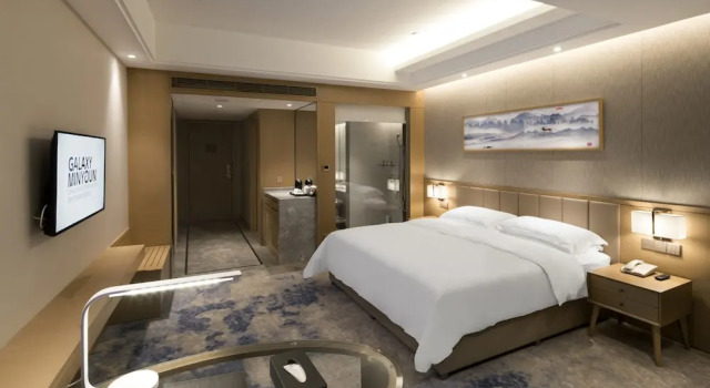 Номер Standard с видом на озеро Galaxy Minyoun Langzhong Tianfu Hotel