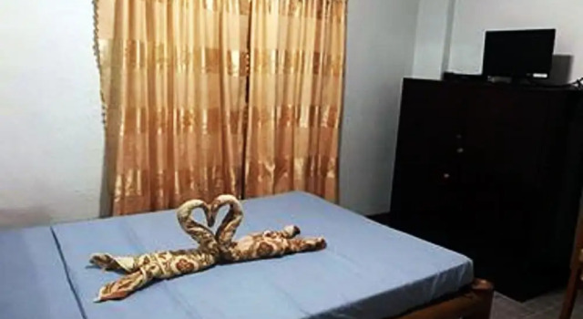 Номер Standard с балконом Cebu Guest Inn