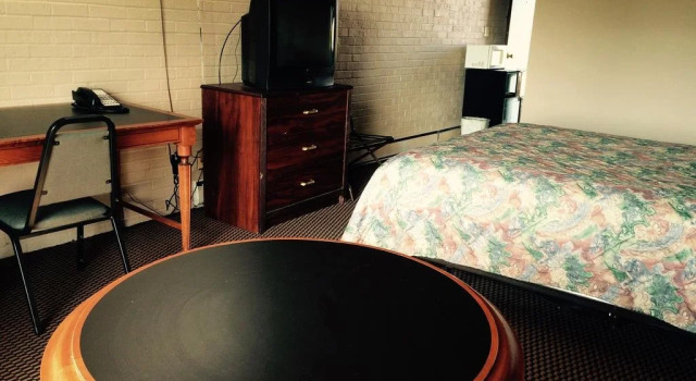 Lewis & Clark Motor Lodge, Book Hotel East Alton Illinois