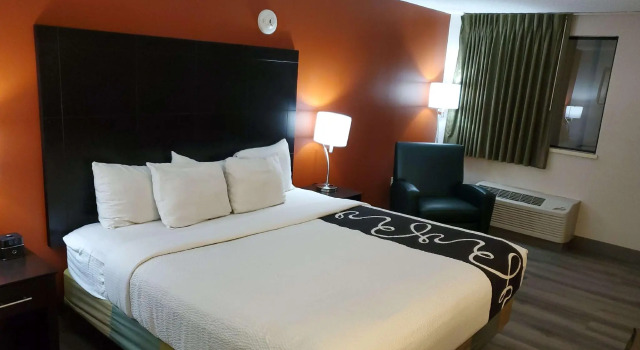 Двухместный номер Deluxe La Quinta Inn by Wyndham Tampa Near Busch Gardens
