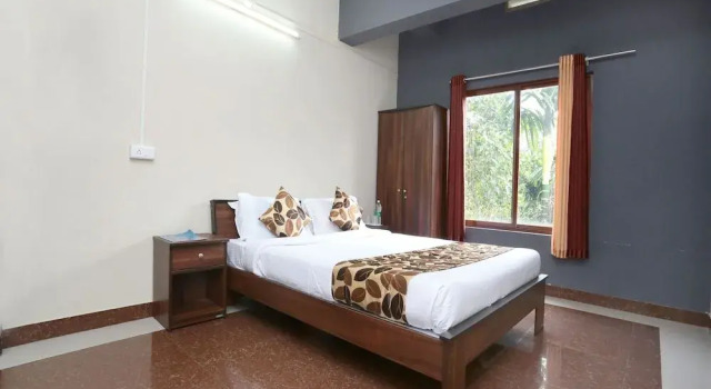 OYO 10387 Edakkal Holiday Home, Забронировать Отель Отели штата Кералы с парковкой, Парковка