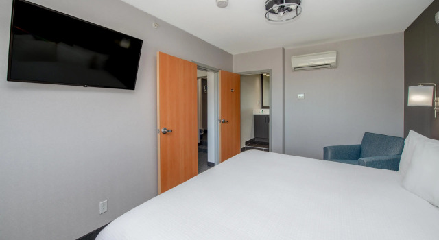 Полулюкс Premium Coast Lethbridge Hotel & Conference Centre