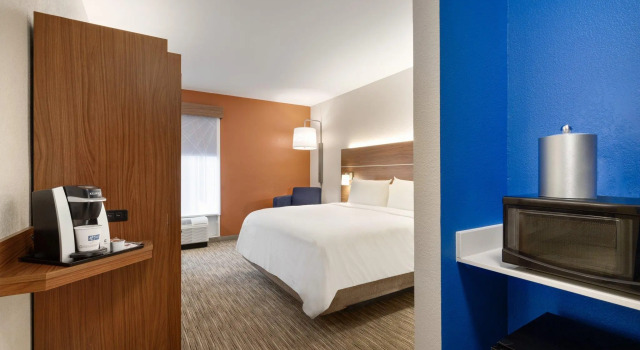 Двухместный люкс Holiday Inn Express Hotel & Suites Opelika Auburn by IHG