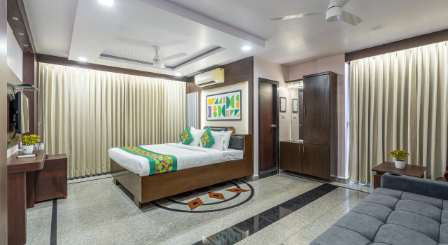 Номер Premium Treebo Marina Grand, Railway station
