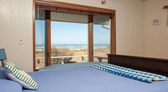 Pacific Rest 3 Br home by RedAwning, Book Hotel Hoteller i Historic Bayfront med parkering, Parkering