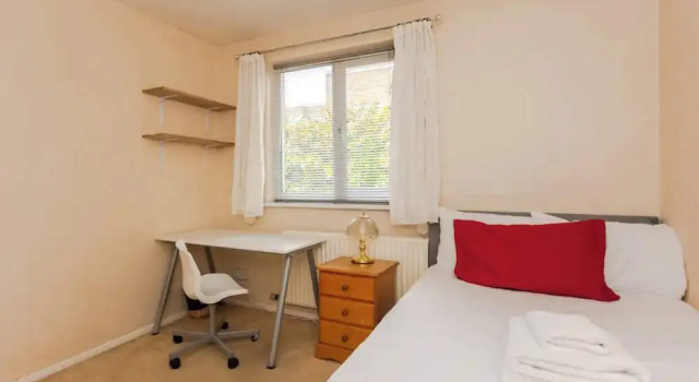 Homely 3 Bedroom House With a Garden