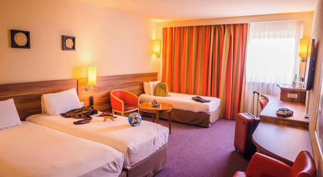 Трёхместный номер Executive Kyriad Prestige Mulhouse - Basel