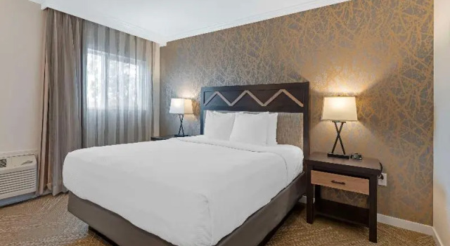 Полулюкс Best Western Plus Inn at the Vines