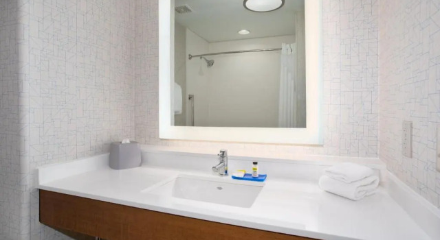 Run of House Holiday Inn Express & Suites Phoenix Glendale Dist by IHG
