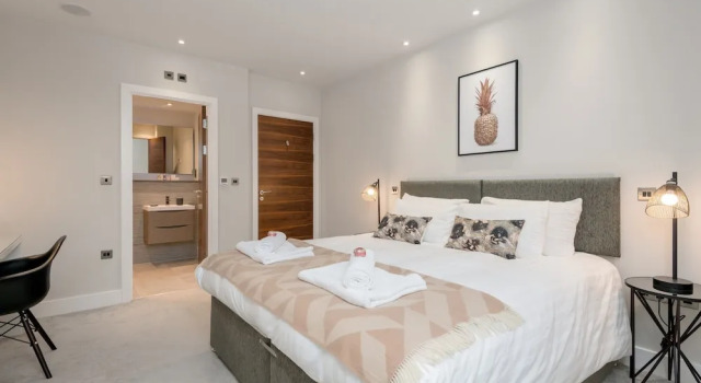 Silver Lining - Penthouse with parking, Забронировать Апартаменты/квартира Мерчистон Эдинбург, рядом с Johnnie Walker Princes Street